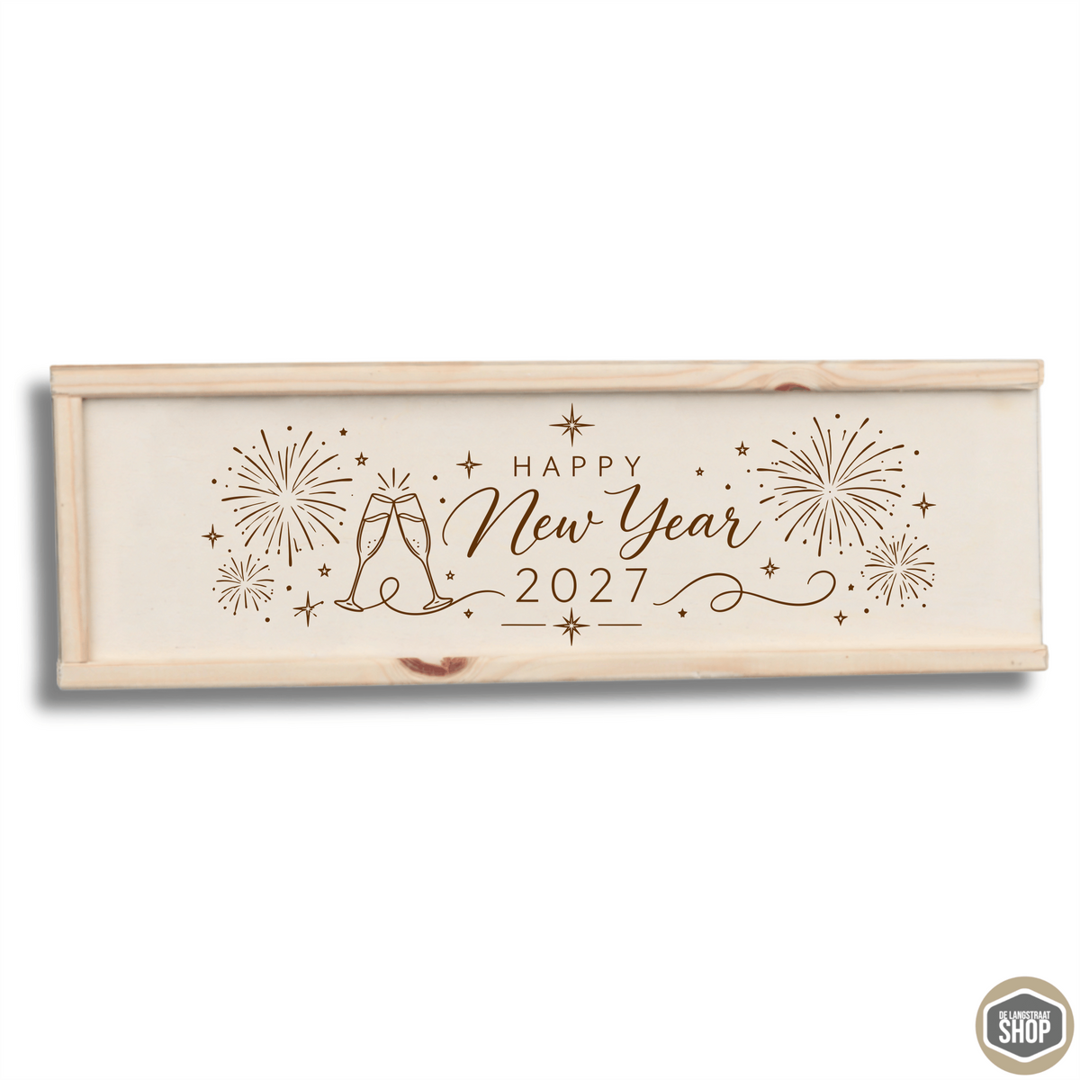 Houten wijnkist met gegraveerde tekst Happy New Year op het schuifdeksel, geschikt als nieuwjaarsgeschenk.