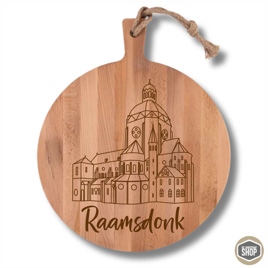 Borrelplank met gegraveerde Sint Bavo Kerk van Raamsdonk, een uniek lokaal cadeau.