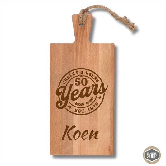 Houten borrelplank verjaardag met Cheers & Beers to … Years gravure
