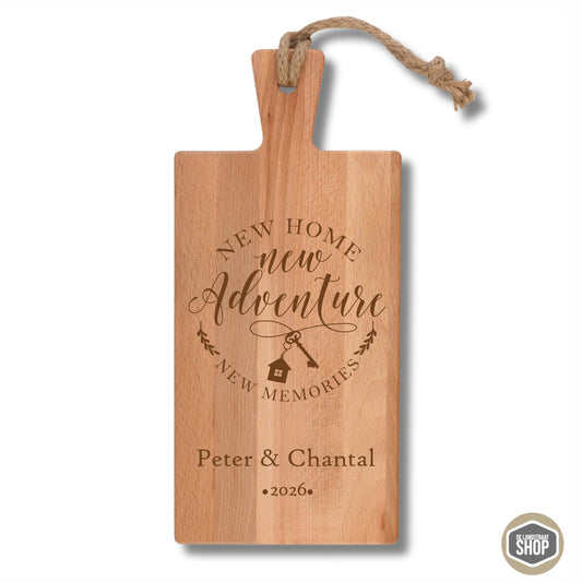 `Houten borrelplank met New Home tekst als cadeau voor een nieuw huis`