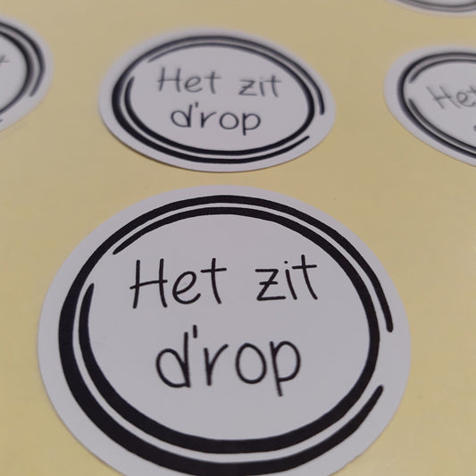 Witte ronde sticker Het zit d’rop 50 mm voor afscheid cadeaus